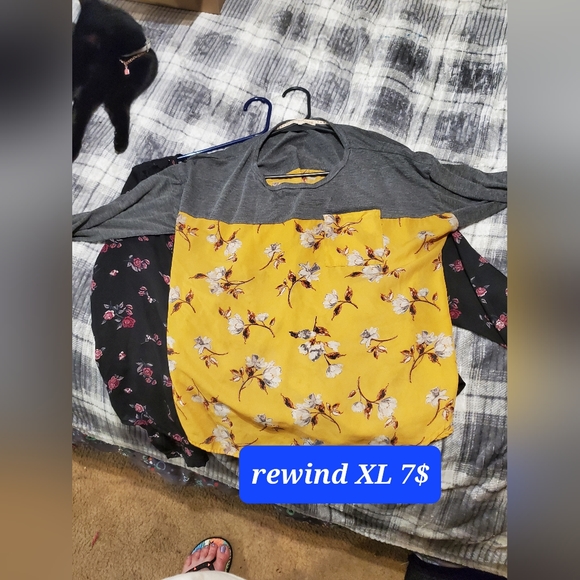 Tops - Picture 15 of 16